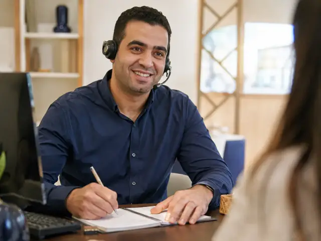Illustration: a support agent taking a booking call
